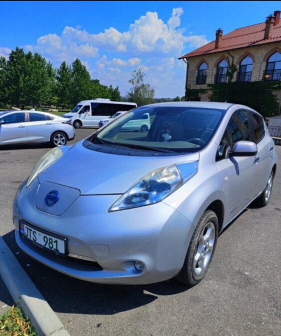 Nissan Leaf 2011 год Бендеры Бендеры - изображение 1
