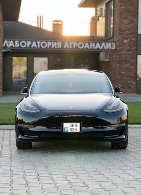 Tesla Model 3 2018 an Tiraspol Tiraspol - fotografie 2