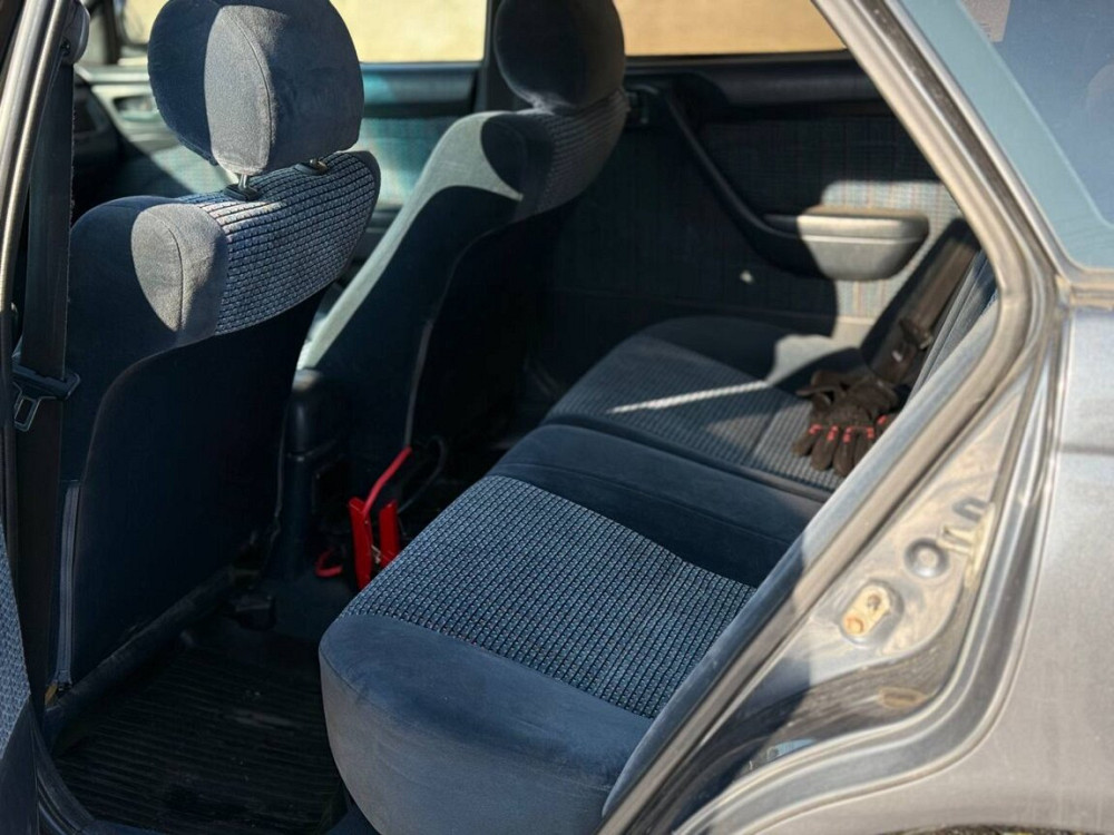Toyota Carina 1995 an Bender Bender - fotografie 8