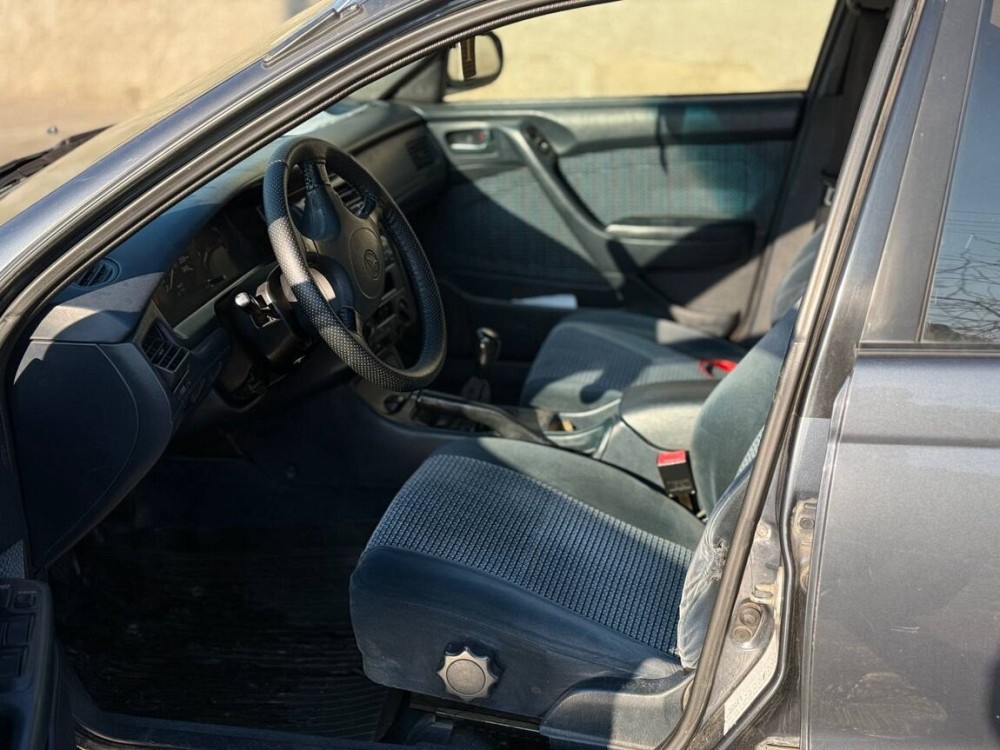 Toyota Carina 1995 an Bender Bender - fotografie 7