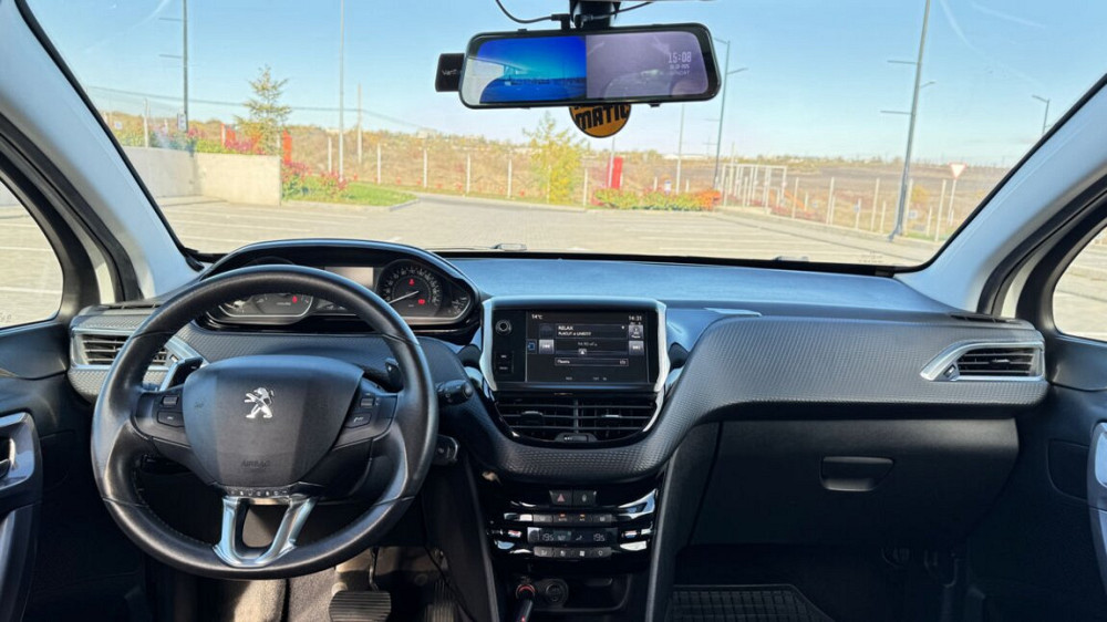 Peugeot 208 2015 год Кишинёв Кишинёв - изображение 7