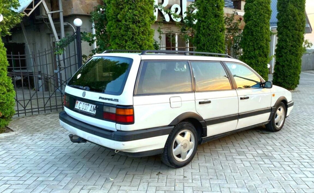 Volkswagen Passat 1993 год Суклея Суклея - изображение 1