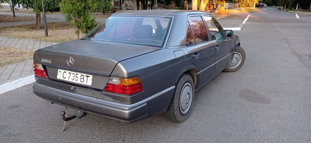 Mercedes E-Class 1993 год Тирасполь Тирасполь - изображение 1