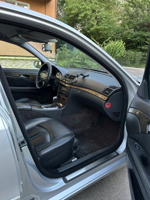 Mercedes E-Class 2005 an Bender Bender - fotografie 9