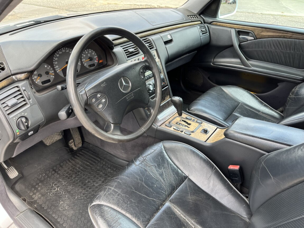 Mercedes E-Class 1999 год Суклея Суклея - изображение 2
