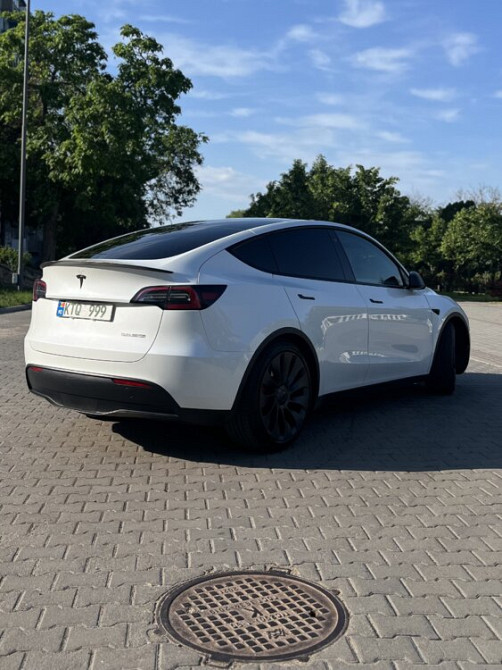 Tesla Model Y 2023 год Тирасполь Тирасполь - изображение 3