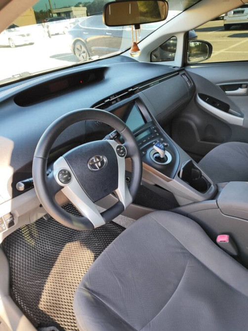 Toyota Prius 2010 год Каменка Каменка - изображение 2