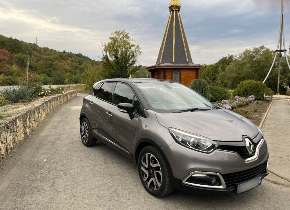 Renault Captur 2016 год Резина Резина - изображение 1