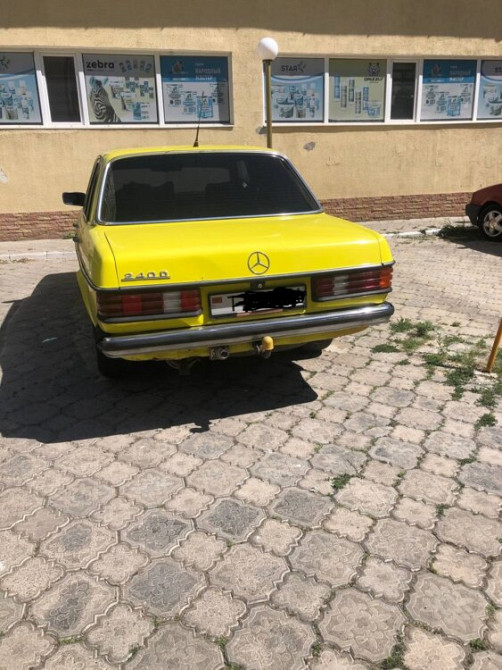 Mercedes W123 1980 an Tiraspol Tiraspol - fotografie 1