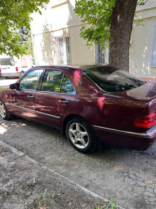 Mercedes E-Class 1996 an Tiraspol Tiraspol - fotografie 1