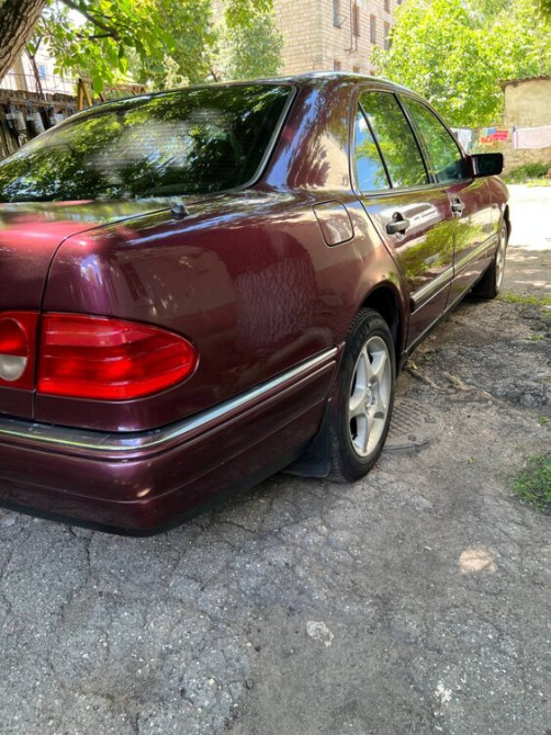 Mercedes E-Class 1996 an Tiraspol Tiraspol - fotografie 3
