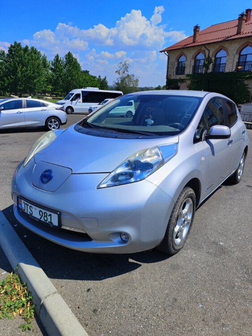 Nissan Leaf 2011 год Бендеры Бендеры - изображение 1