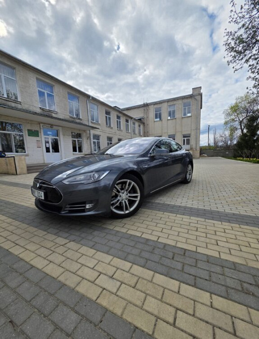 Tesla Model S 2013 год Бендеры Бендеры - изображение 2