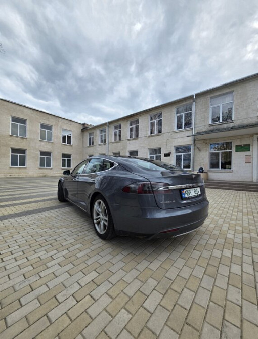 Tesla Model S 2013 год Бендеры Бендеры - изображение 1