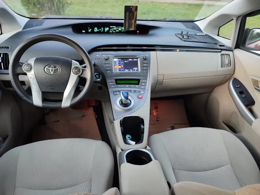 Toyota Prius 2014 год Бендеры Bender - fotografie 5