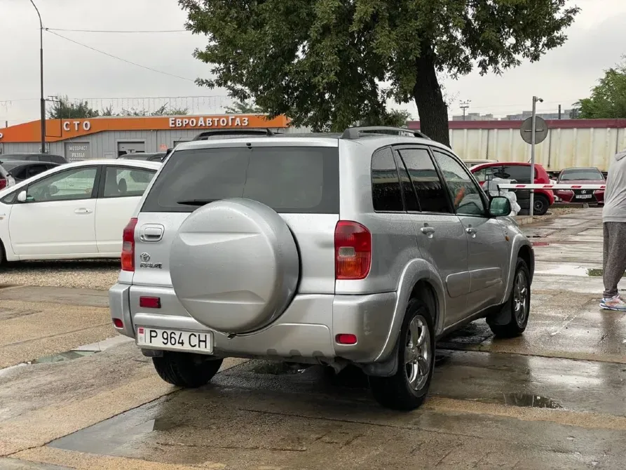 Toyota RAV4 2004 год Бендеры Бендеры - изображение 3