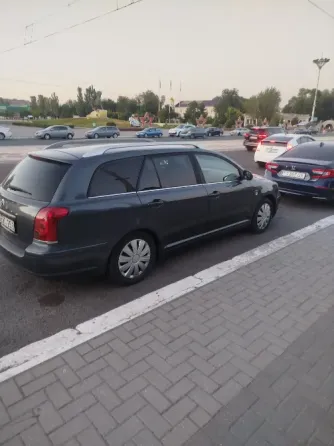 Toyota Avensis 2005 год Парканы Парканы