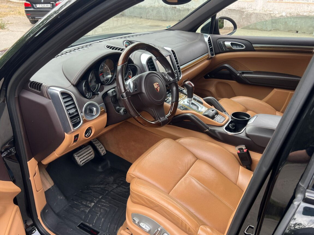 Porsche Cayenne 2014 an Bender Bender - fotografie 6