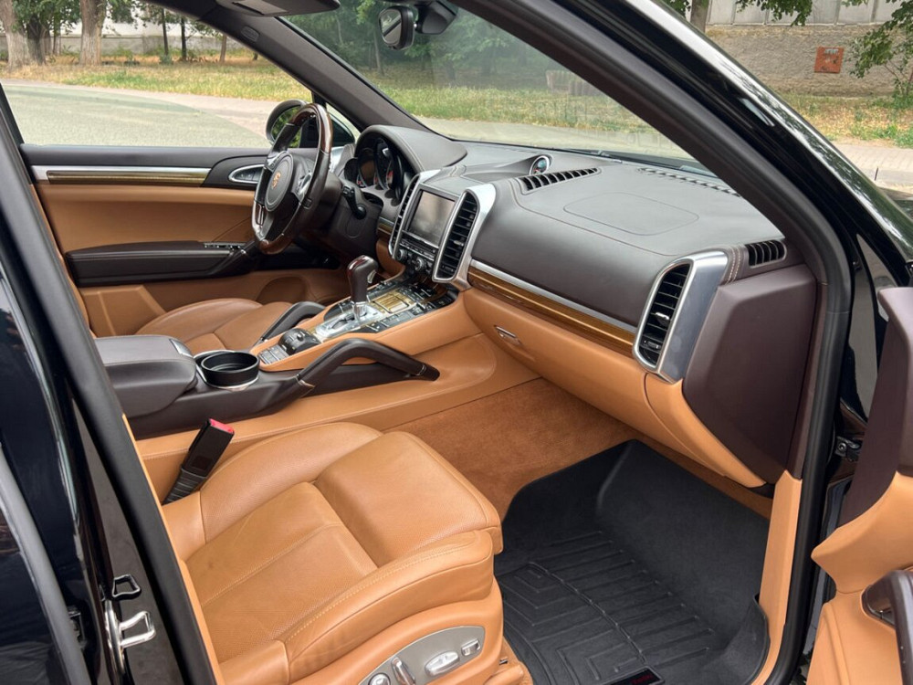 Porsche Cayenne 2014 an Bender Bender - fotografie 5