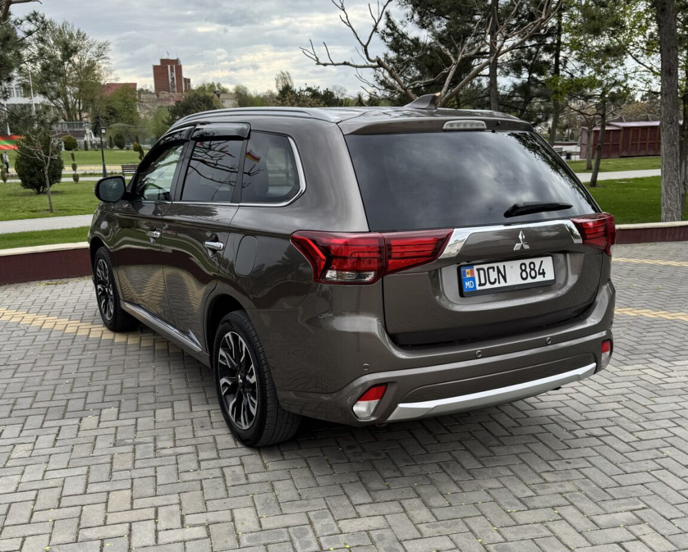 Mitsubishi Outlander 2018 год Тирасполь Тирасполь - изображение 3