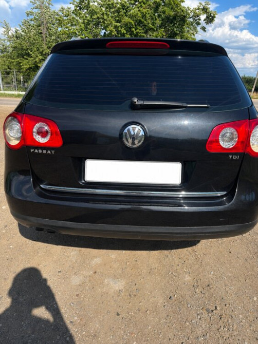 Volkswagen Passat 2005 год Днестровск Днестровск - изображение 2