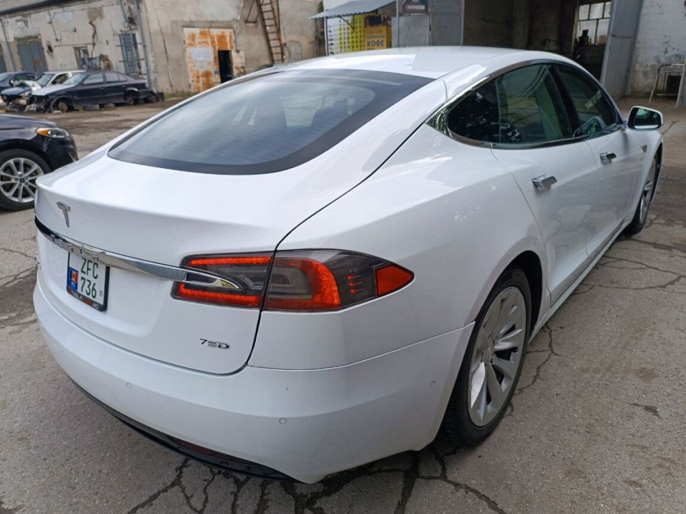 Tesla Model S 2016 год Бендеры Бендеры - изображение 5