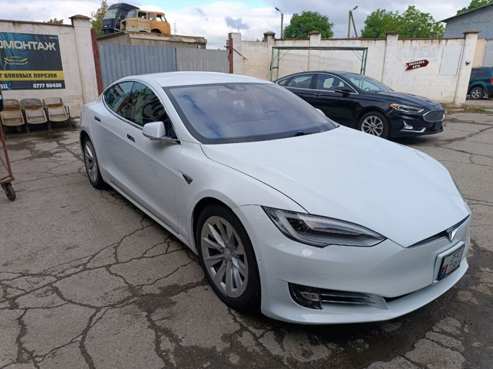 Tesla Model S 2016 год Бендеры Бендеры - изображение 1