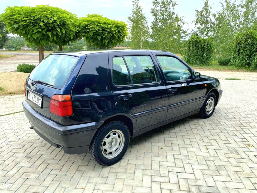 Volkswagen Golf 1995 год Суклея Суклея - изображение 3