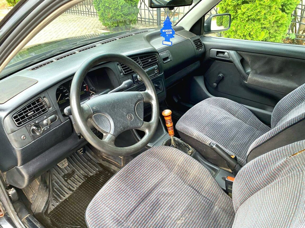 Volkswagen Golf 1995 год Суклея Суклея - изображение 6