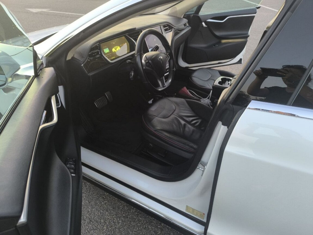 Tesla Model S 2013 год Бендеры Бендеры - изображение 3