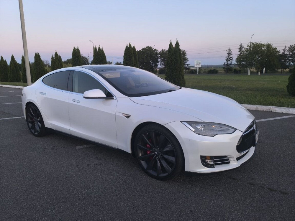 Tesla Model S 2013 год Бендеры Бендеры - изображение 6