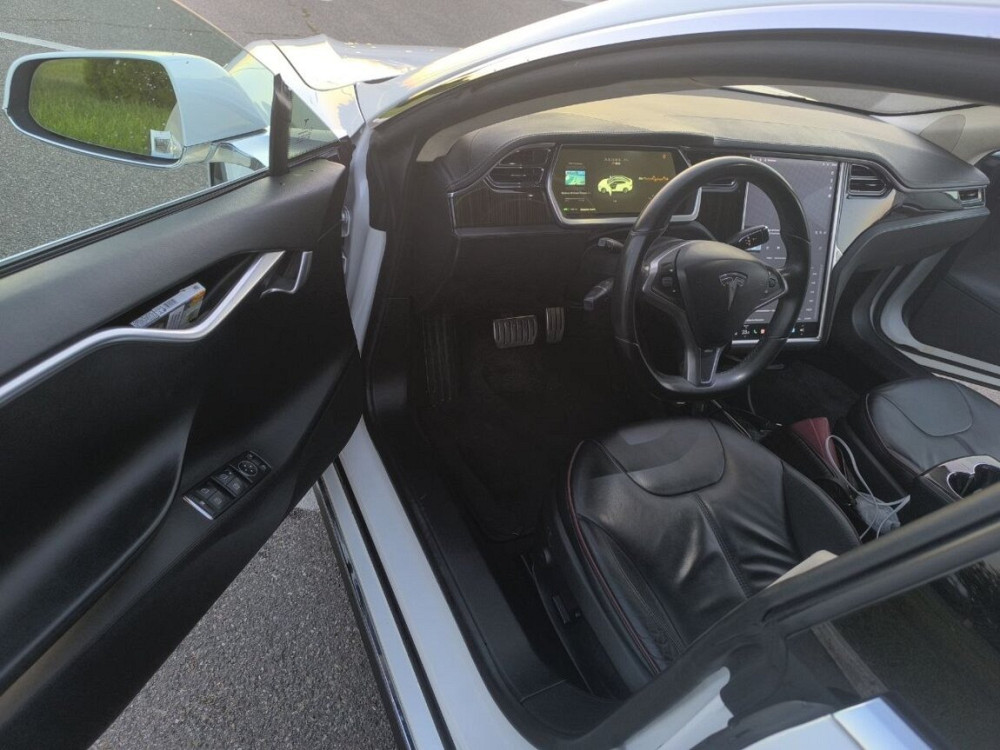 Tesla Model S 2013 год Бендеры Бендеры - изображение 4