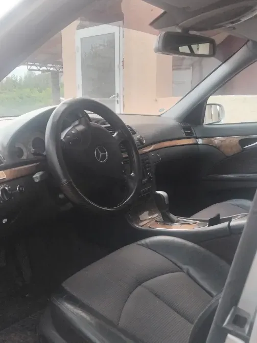 Mercedes E-Class 2004 год Суклея Суклея - изображение 5