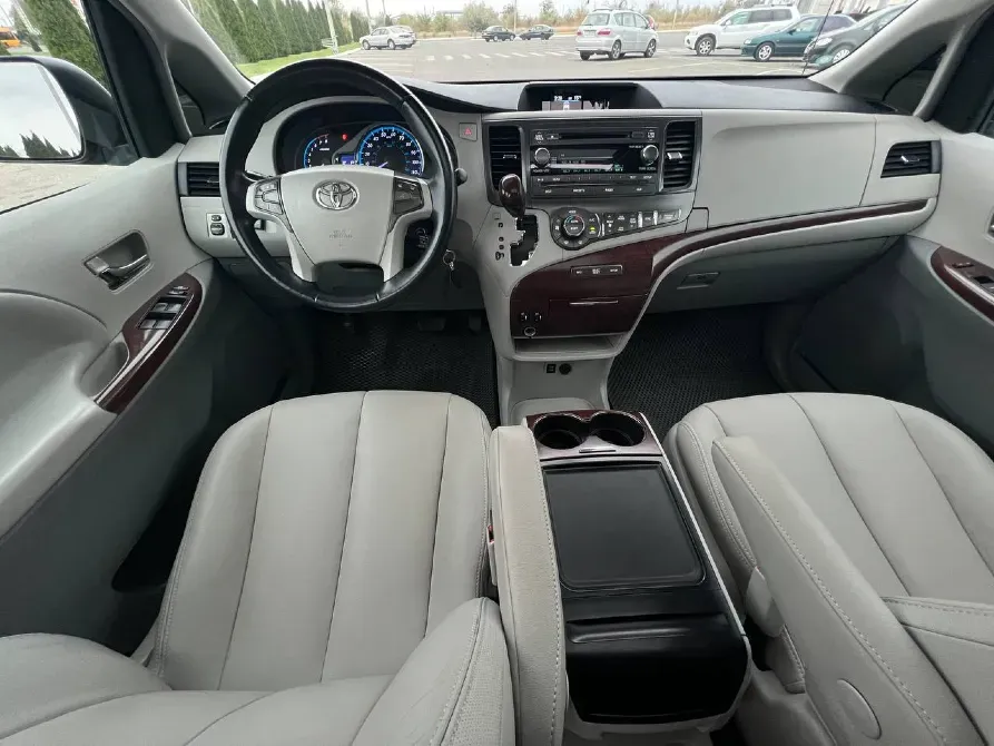 Toyota Sienna 2013 год Тирасполь Tiraspol - fotografie 8