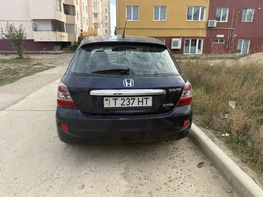 Honda Civic 2004 год Тирасполь Тирасполь - изображение 4