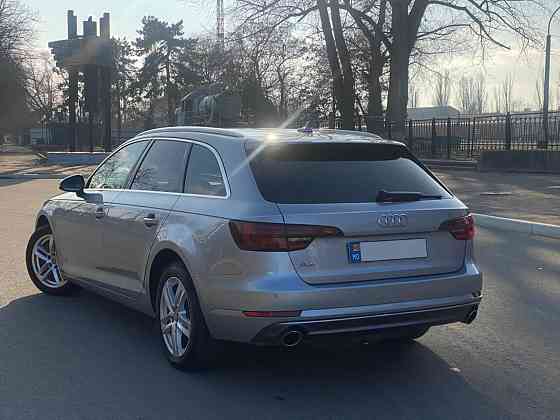 Audi A4 2018 год Парканы Парканы