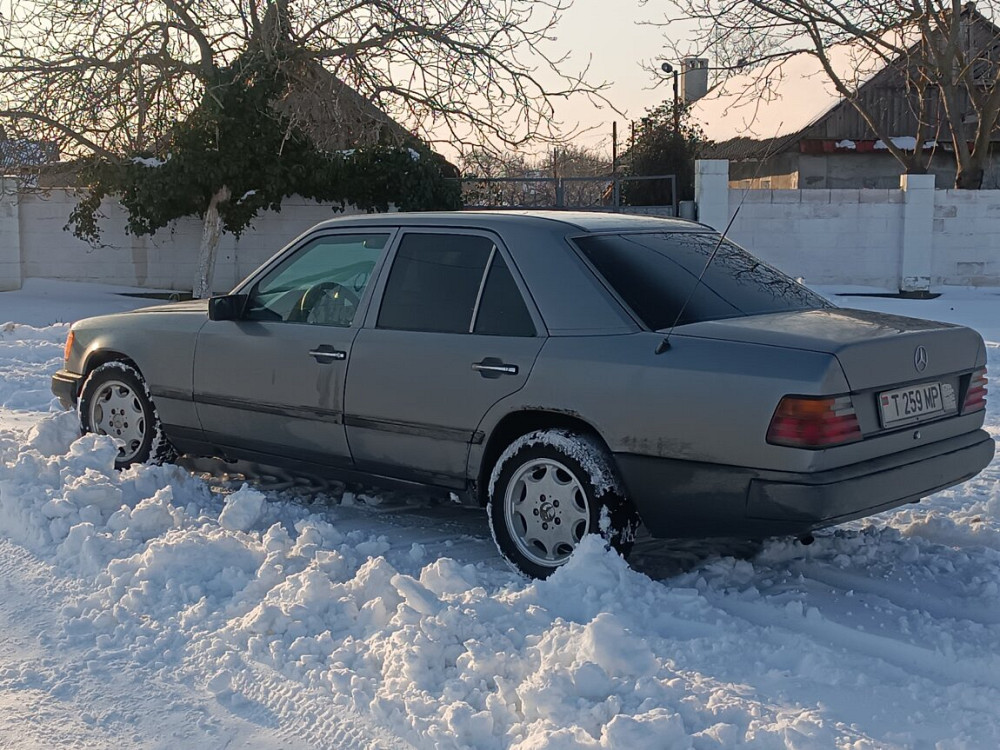 Mercedes E-Class 1987 an Tiraspol Tiraspol - fotografie 3
