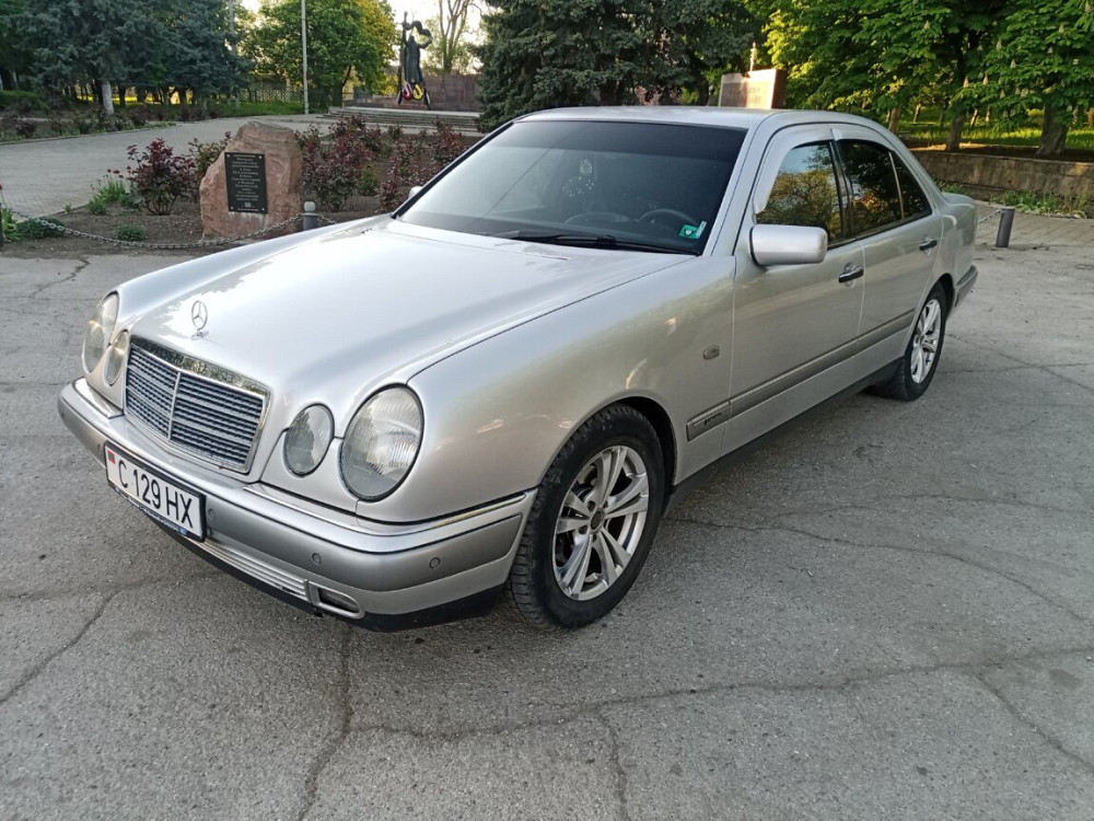 Mercedes E-Class 1997 год Парканы Парканы - изображение 1