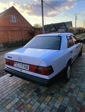 Mercedes W124 1990 год Суклея Суклея