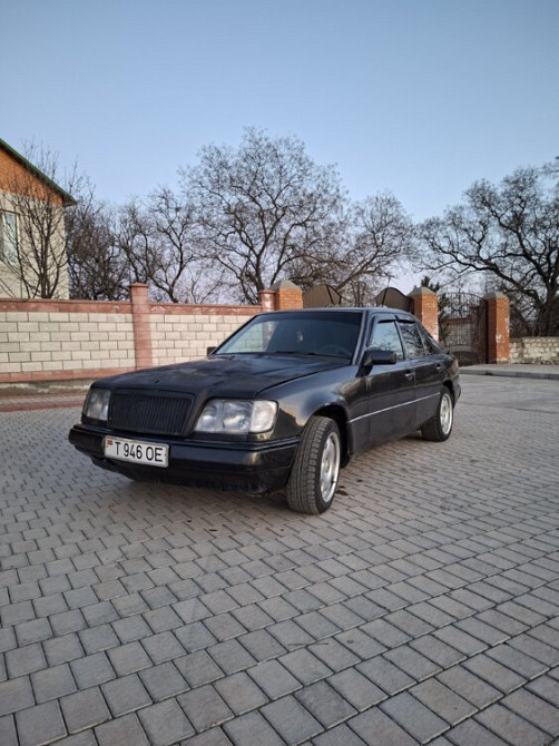 Mercedes E-Class 1993 an Tiraspol Tiraspol - fotografie 1