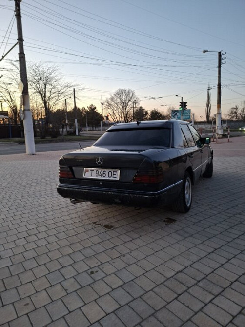 Mercedes E-Class 1993 an Tiraspol Tiraspol - fotografie 4