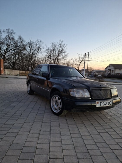 Mercedes E-Class 1993 an Tiraspol Tiraspol - fotografie 2