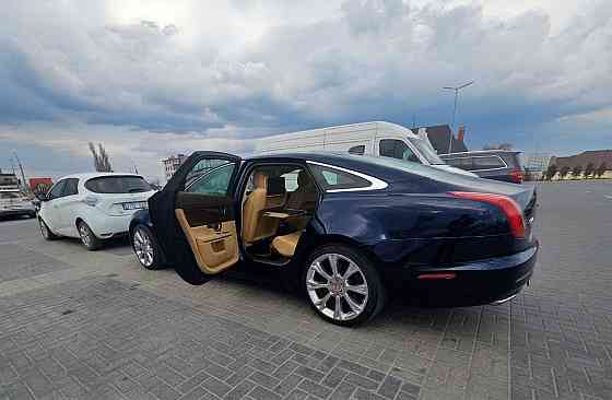 Land Rover Range Rover 2020 год Красное Красное