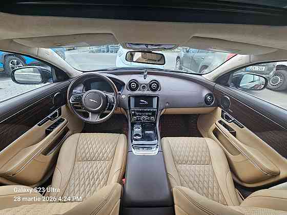 Land Rover Range Rover 2020 год Красное Красное