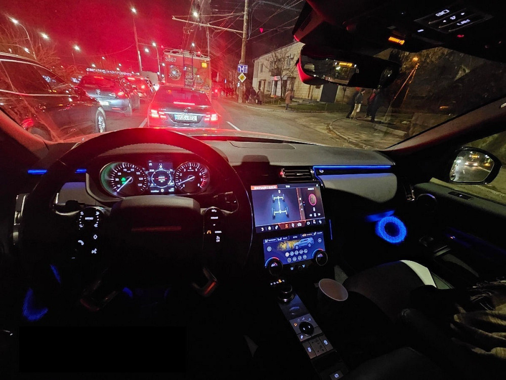 Land Rover Range Rover 2020 год Красное Красное - изображение 9