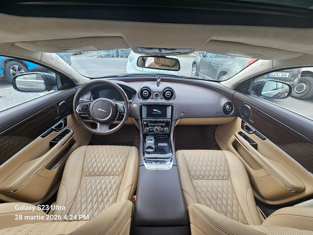 Land Rover Range Rover 2020 год Красное Красное - изображение 5