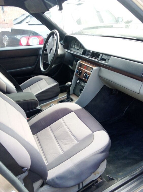 Mercedes W124 1989 an Sucleia Sucleia - fotografie 4