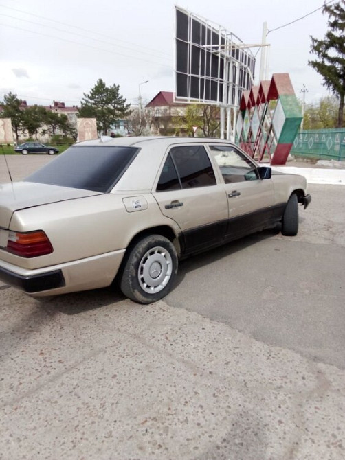 Mercedes W124 1989 an Sucleia Sucleia - fotografie 3