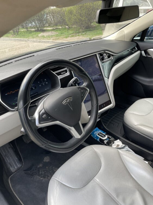 Tesla Model S 2014 an Tiraspol Tiraspol - fotografie 6