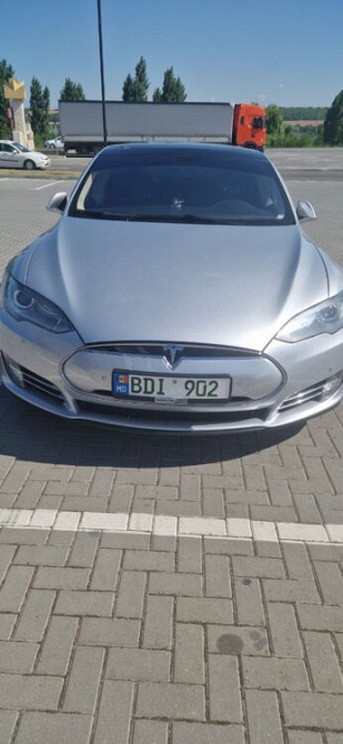 Tesla Model S 2013 an Tiraspol Tiraspol - fotografie 2